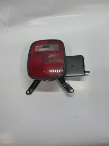 15148689 DRIVER SIDE REAR TAIL LIGHT ASM GM 2005-07