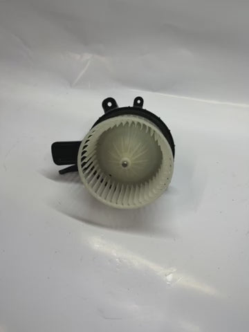 84156077 15-81781 GM Motor Assembly Auxiliary Blower Yukon Tahoe Acadia
