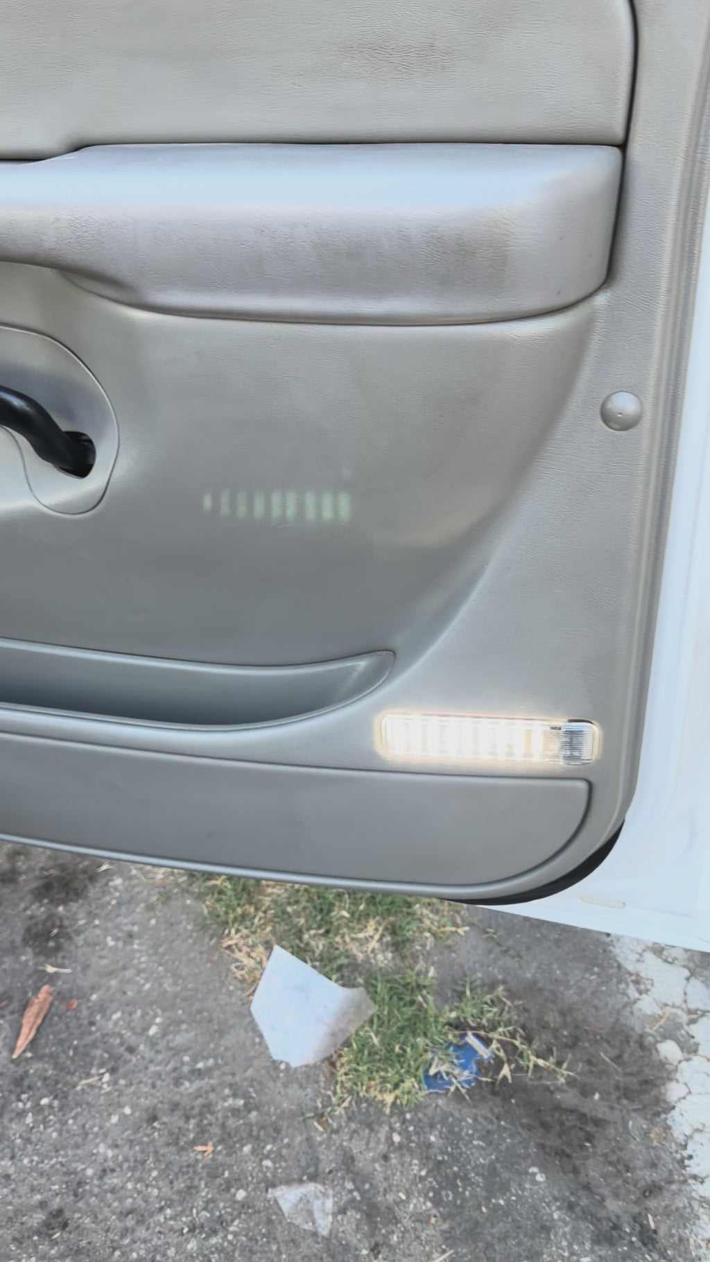 LED Interior Door Panel Lights for 1995-1999 Chevy C/K Silverado Sierra Yukon 99-06 Chevy Courtesy Door Reflector Light Intended for Hummer H2 2003-2009 Led Full LED White
LDL-H203LED-VS