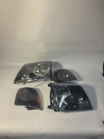 01-03 Ford Explorer / 01-05 Ford Explorer Sport Trac Black Amber Headlights