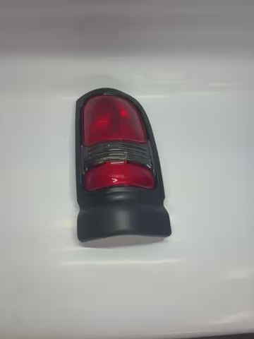 94-01 Dodge Ram 1500 94-02 Dodge Ram 2500 3500 Right Side Taillight OE Style